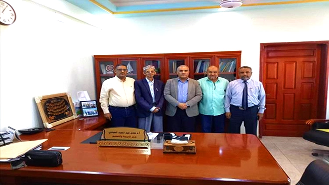 ​وزير التربية يؤكد متابعة مطالب نقابة المعلمين اليمنيين  